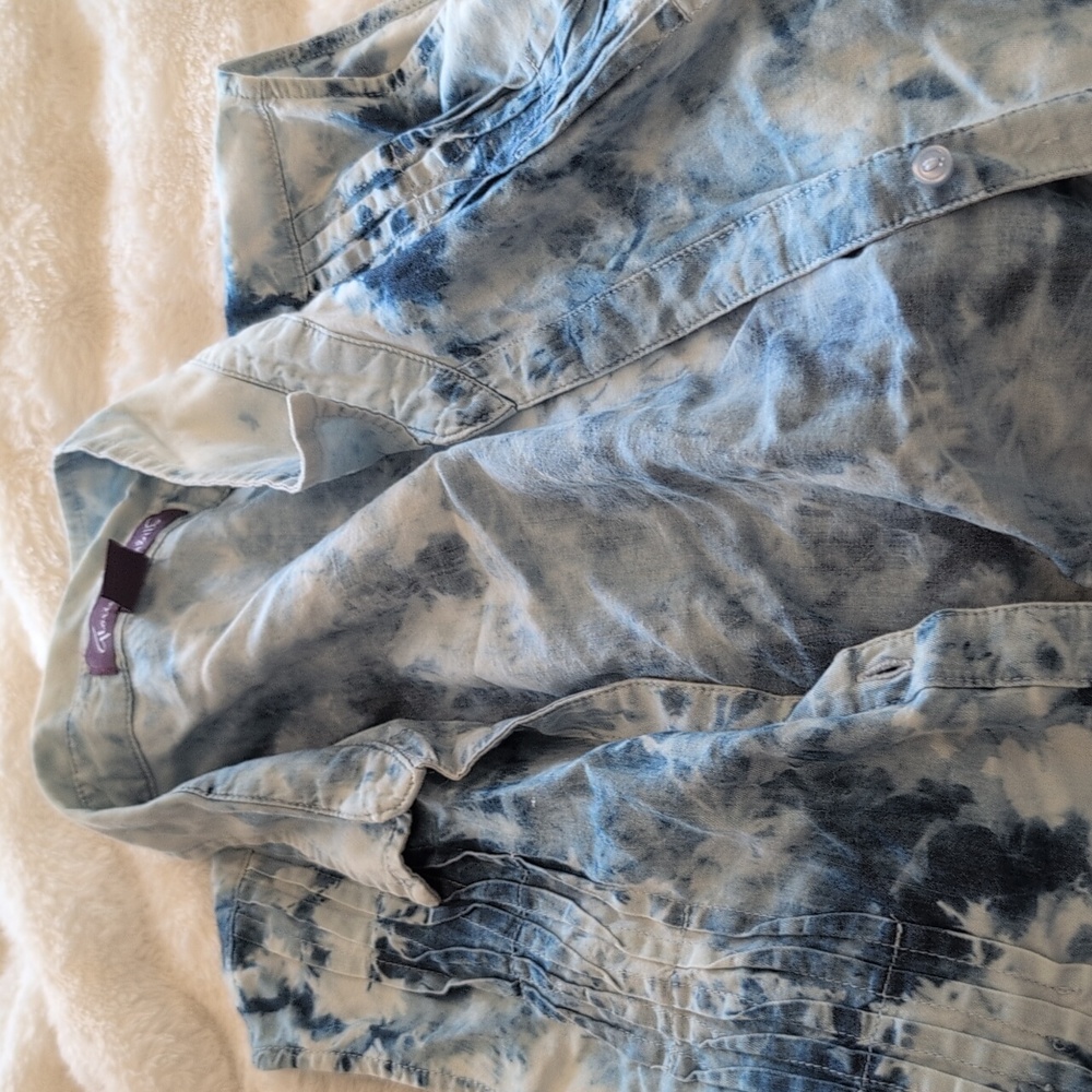 Gloria Vanderbilt Light Blue Tie-Dye Top - Picture 4 of 5